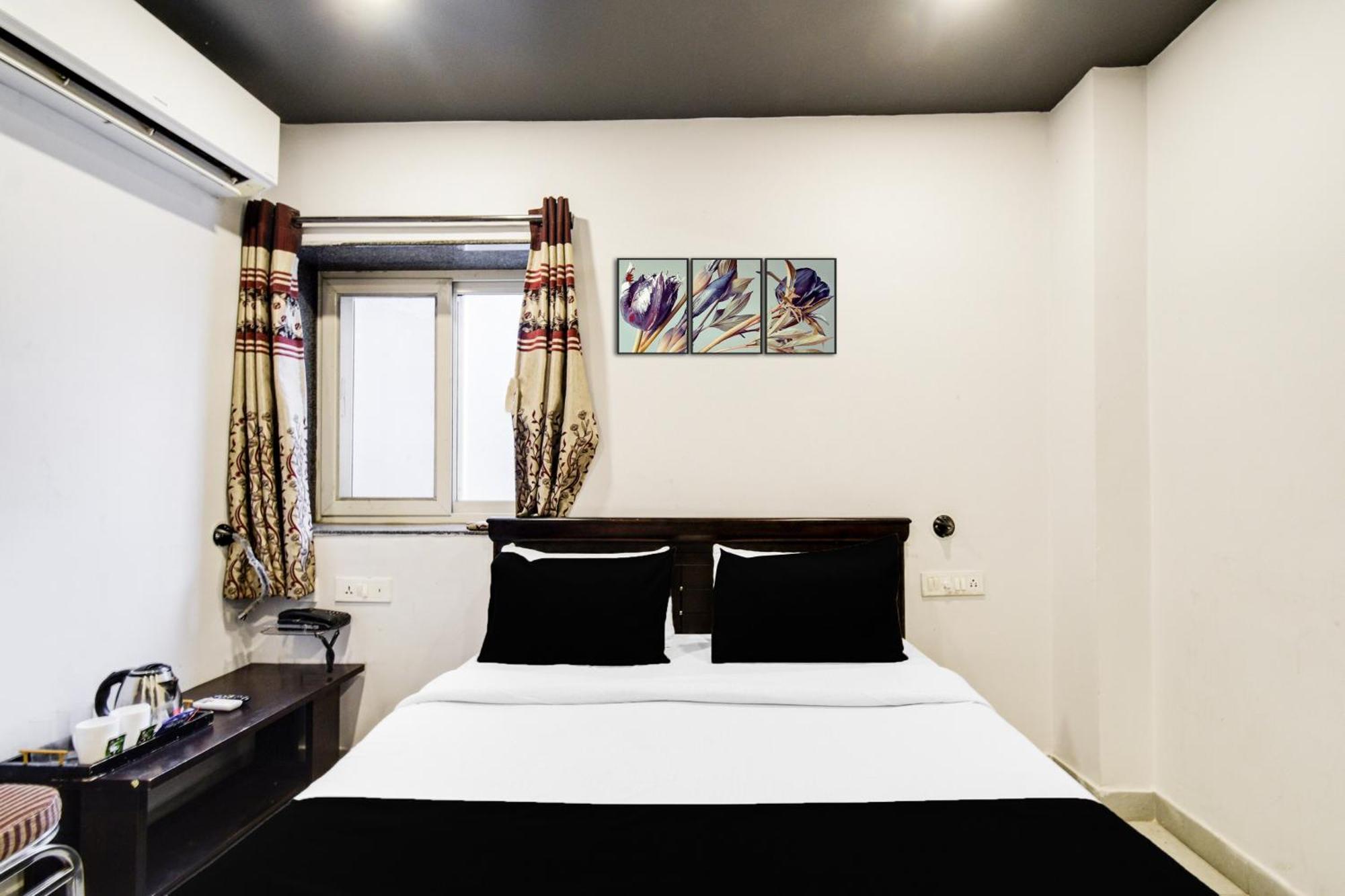 Super Townhouse Alwal Road Hotel Trimulgherry Exterior foto