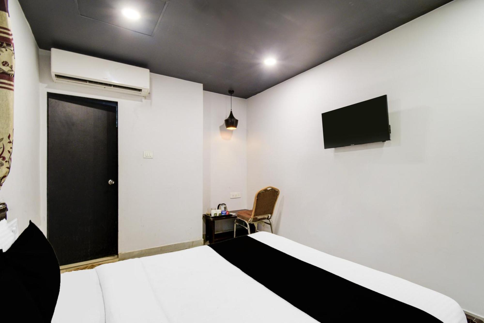 Super Townhouse Alwal Road Hotel Trimulgherry Exterior foto