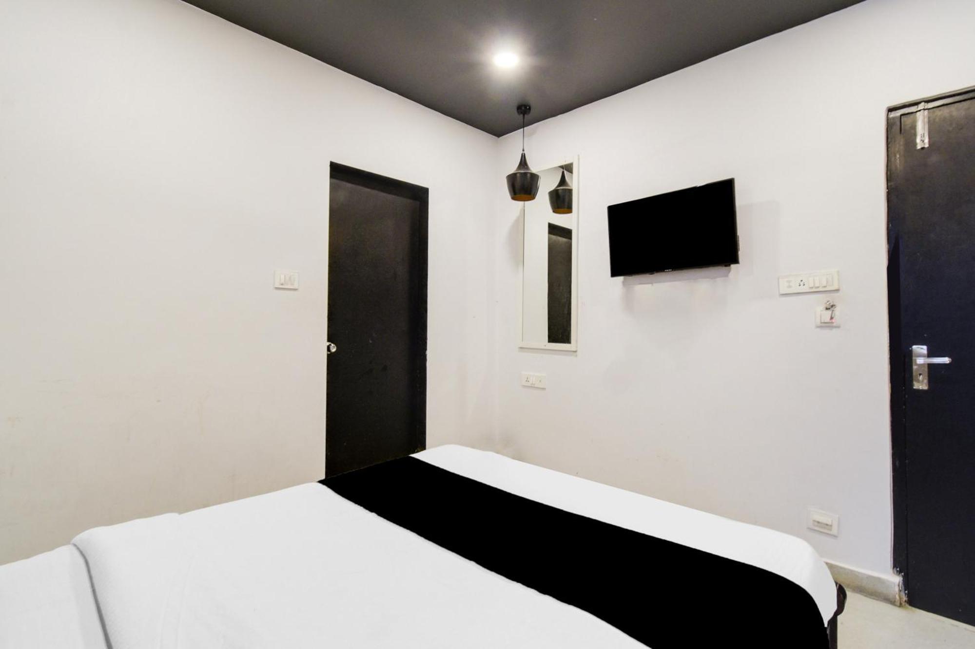 Super Townhouse Alwal Road Hotel Trimulgherry Exterior foto